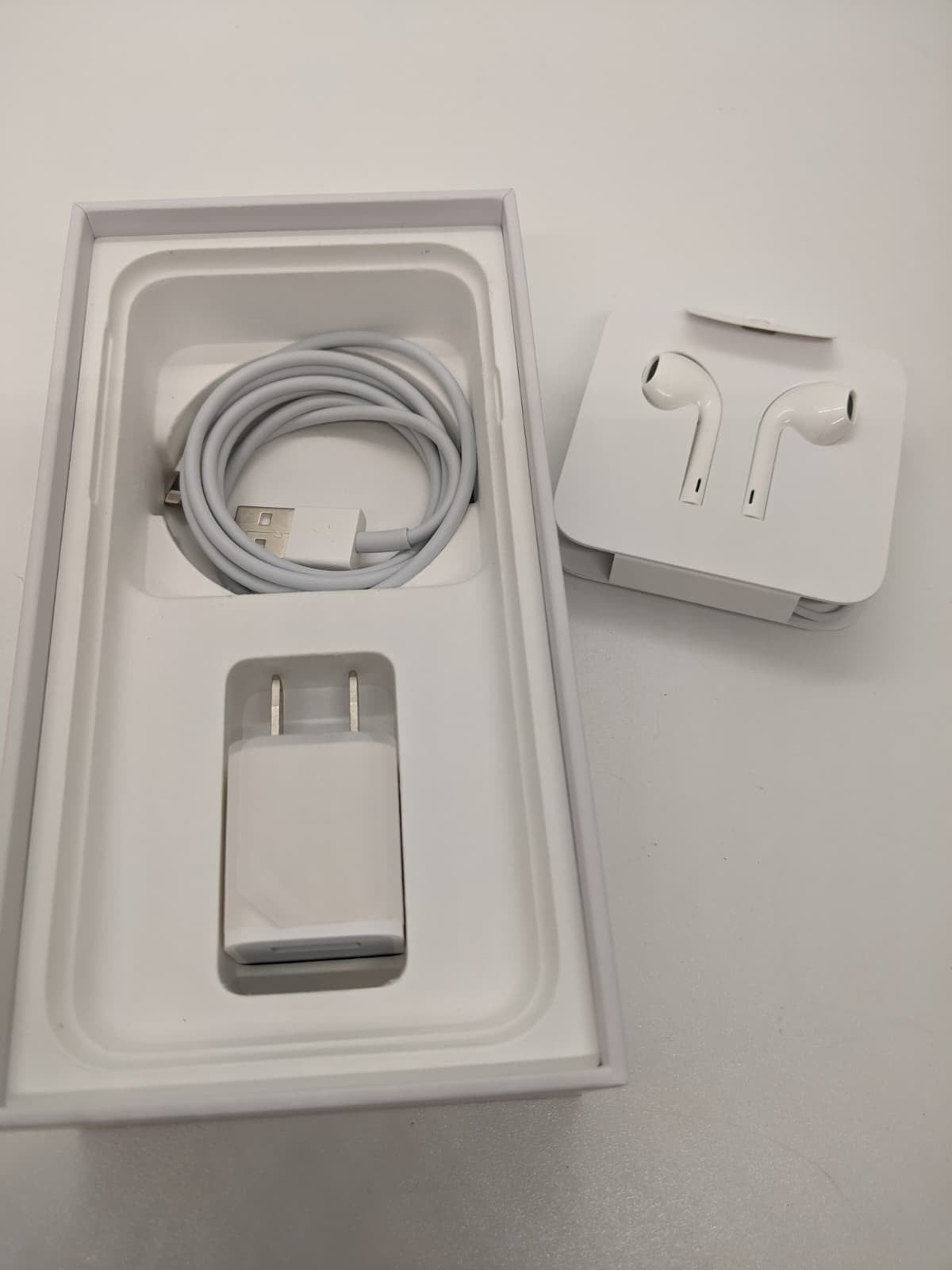 Apple iPhone 8 64GB 4G LTE AT&T/ Unlocked White Smartphone A1905 MQ6W2LL/A