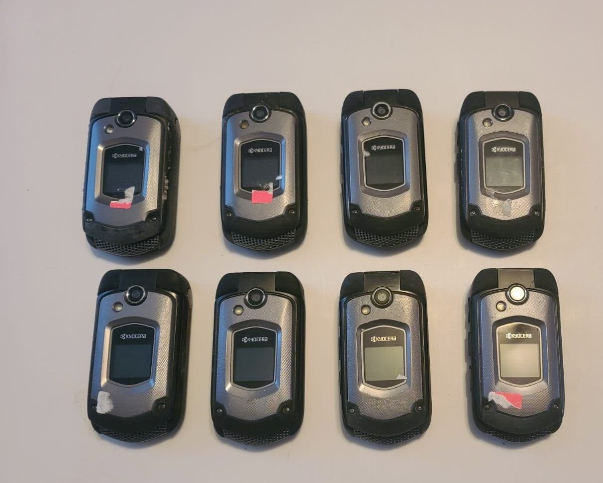 Lot of 8 Kyocera Dura XTP 3G Sprint Flip Phone E4281 FOR PARTS