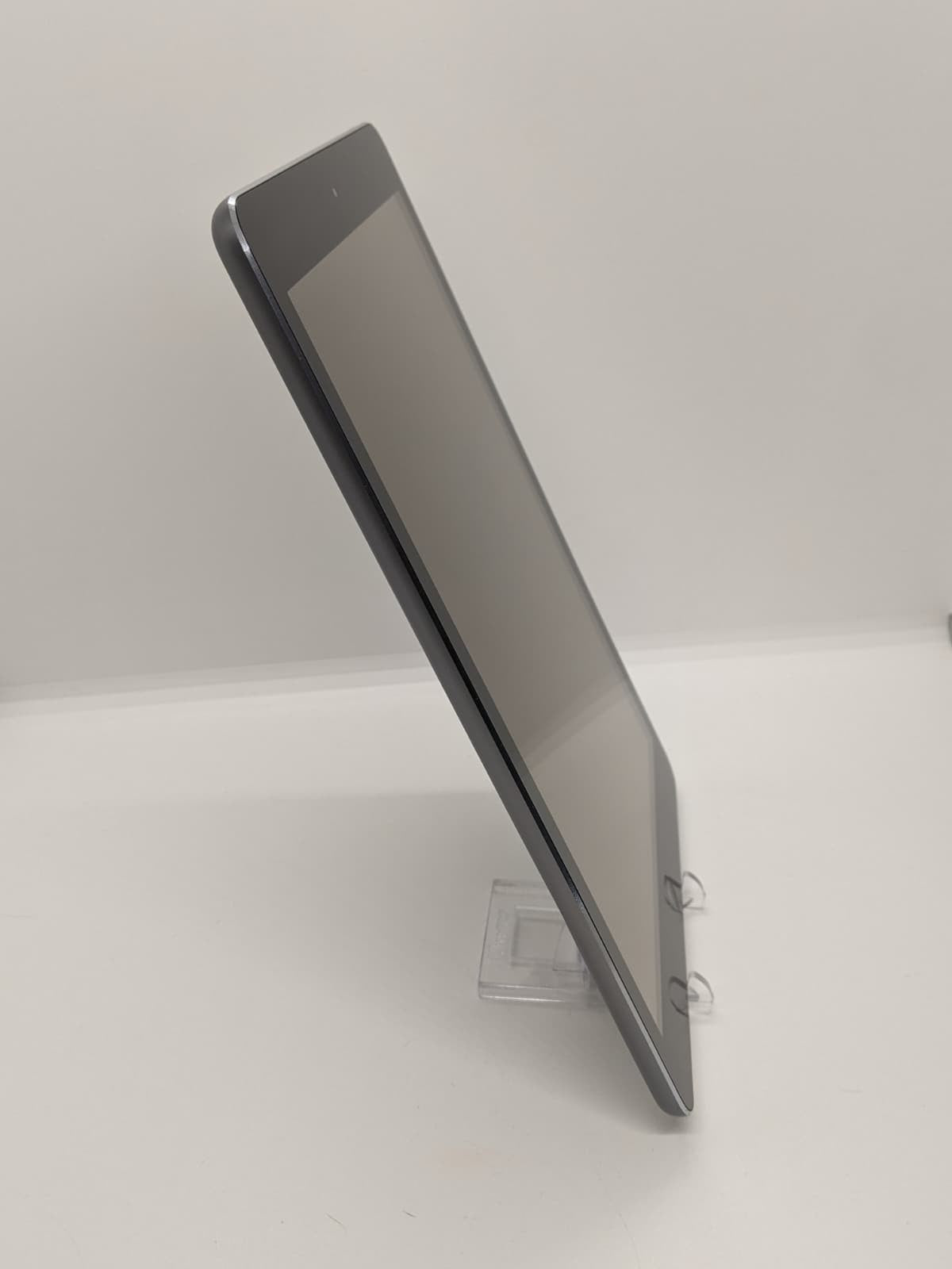 Apple iPad Air (1st Generation) 32GB (Wi-Fi Only) Space Gray Tablet A1474