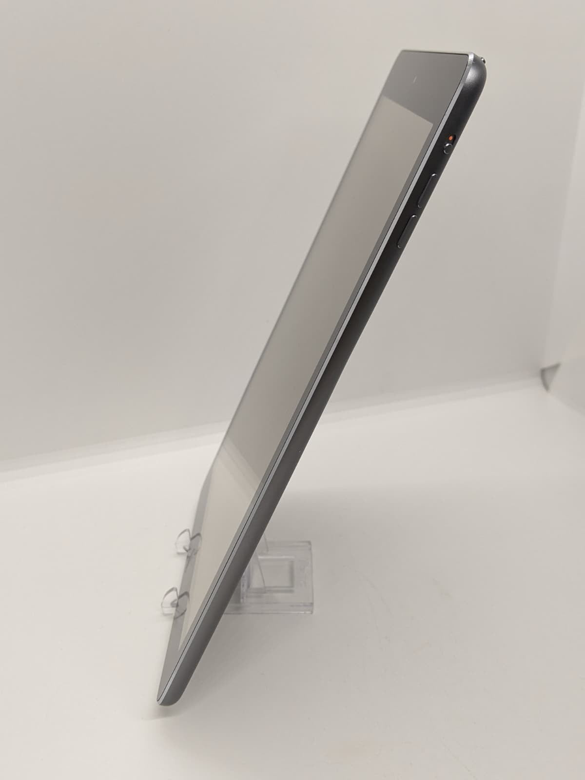 Apple iPad Air (1st Generation) 32GB (Wi-Fi Only) Space Gray Tablet A1474