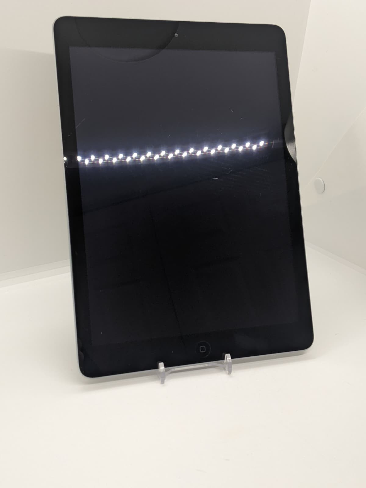 Apple iPad Air (1st Generation) 32GB (Wi-Fi Only) Space Gray Tablet A1474