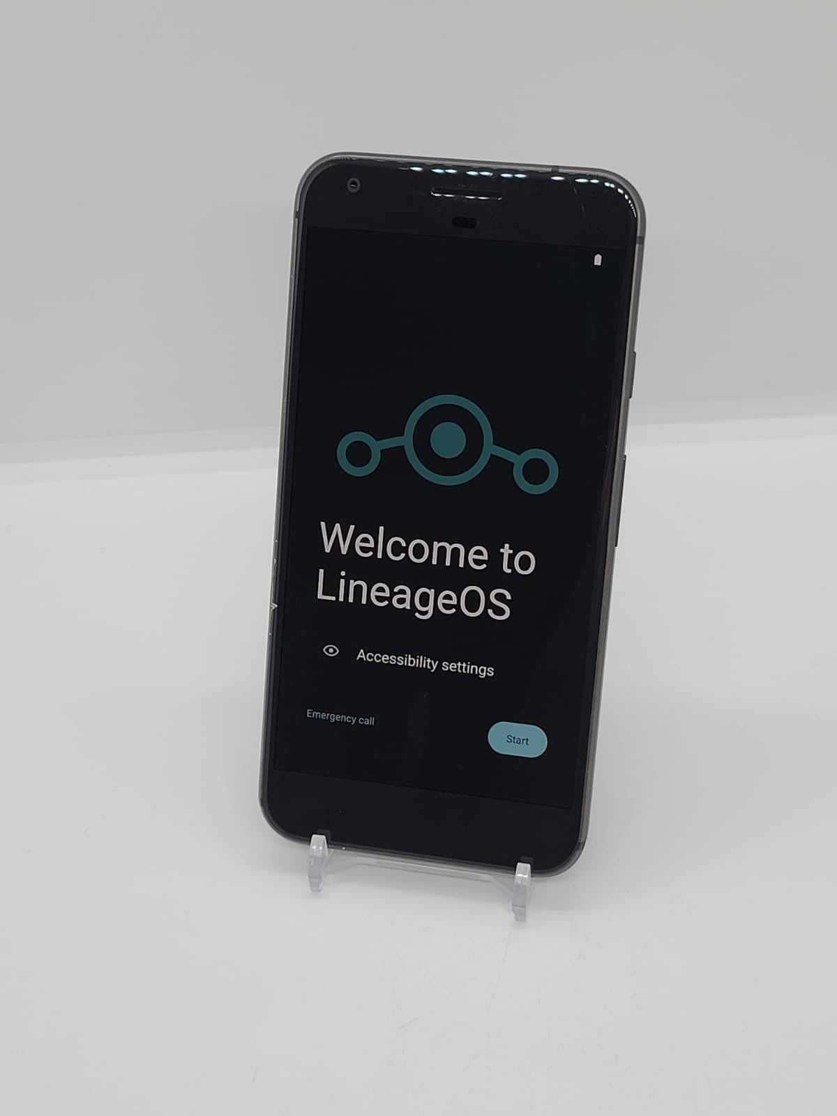 DeGoogled Pixel XL 128GB Unlocked Android 15 Lineage OS 22.2 Black Smartphone