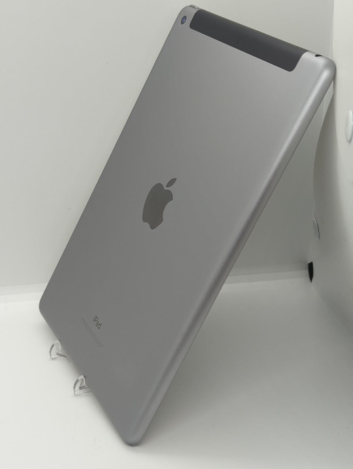 Apple iPad 6th Gen 128GB (LTE + Wi-Fi) Tablet MR7C2LL/A A1954 Battery 92%