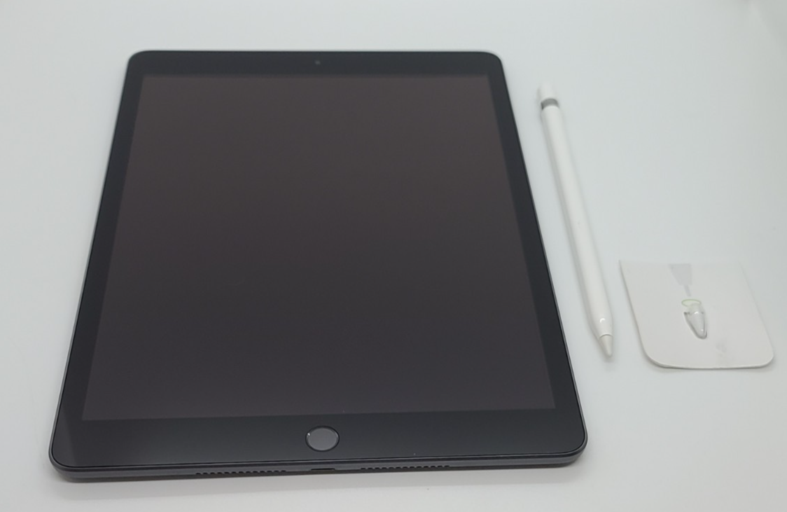 Apple iPad (8th Generation) 128GB Wi-Fi Tablet + Apple Pencil (1st Generation)