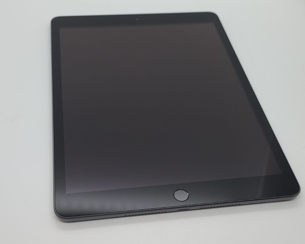 Apple iPad (8th Generation) 128GB Wi-Fi Tablet + Apple Pencil (1st Generation)