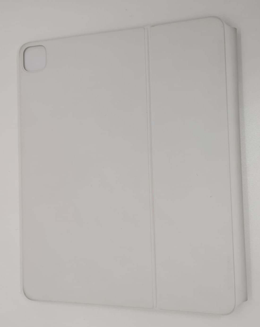 Apple iPad Pro (5th Gen) 5G 256GB 8GB RAM 12.9" A2379 MHNX3LL/A W/A2480 Keyboard