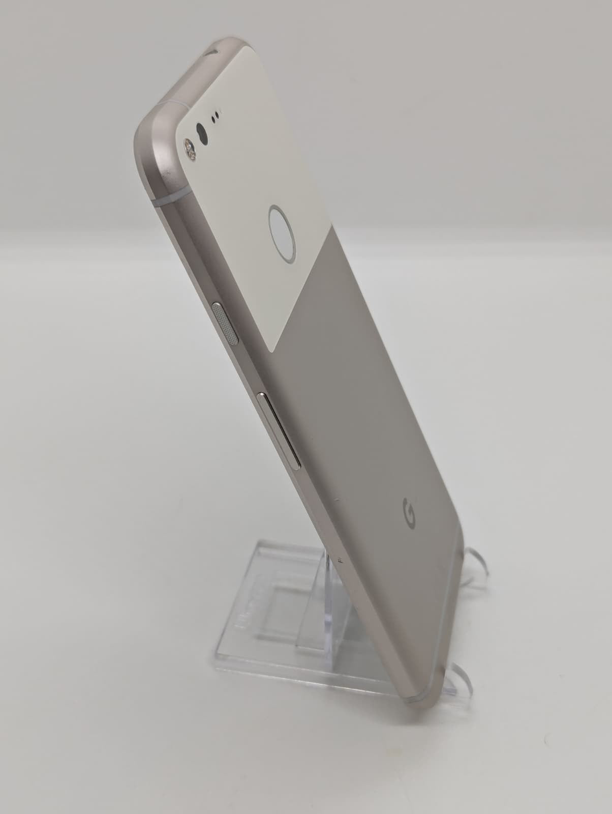 Google Pixel XL 32GB Network Unlocked Silver 4G Smartphone 2PW2100 New Battery!
