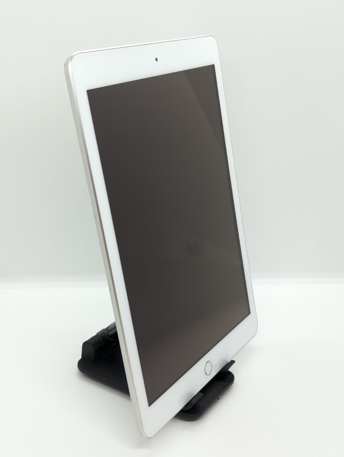 Apple iPad 6th Gen 128GB (Wi-Fi) Silver Tablet A1893 FR7K2LL/A