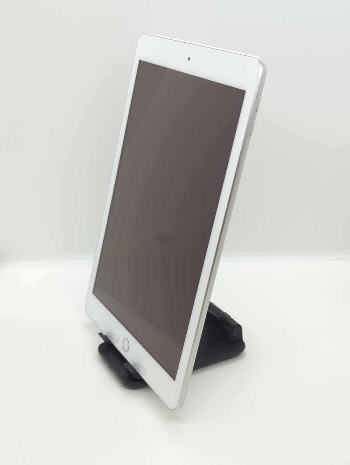 Apple iPad 6th Gen 128GB (Wi-Fi) Silver Tablet A1893 FR7K2LL/A
