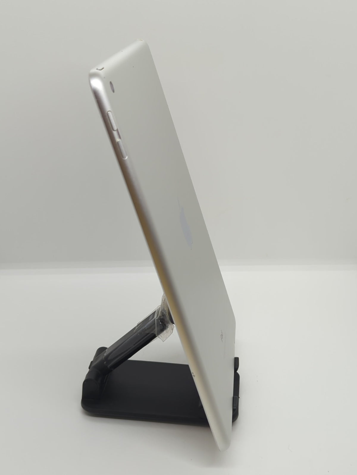 Apple iPad 6th Gen 128GB (Wi-Fi) Silver Tablet A1893 FR7K2LL/A